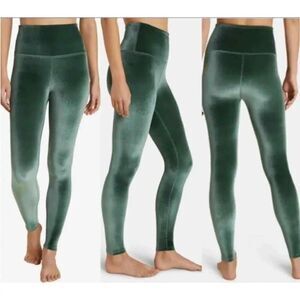 Beyond Yoga Velvet Motion High Wasted Midi Legging Size XS Green VL3243